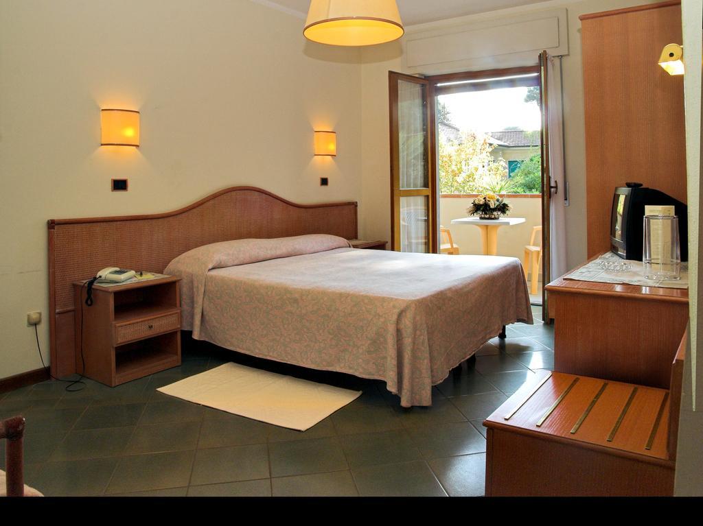 Hotel Kyrton Forte dei Marmi Szoba fotó